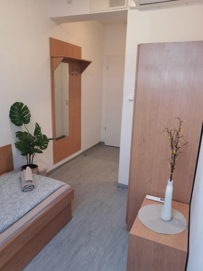 Hid Ifjusagi Szallo Vandrarhem Dunaújváros Exteriör bild